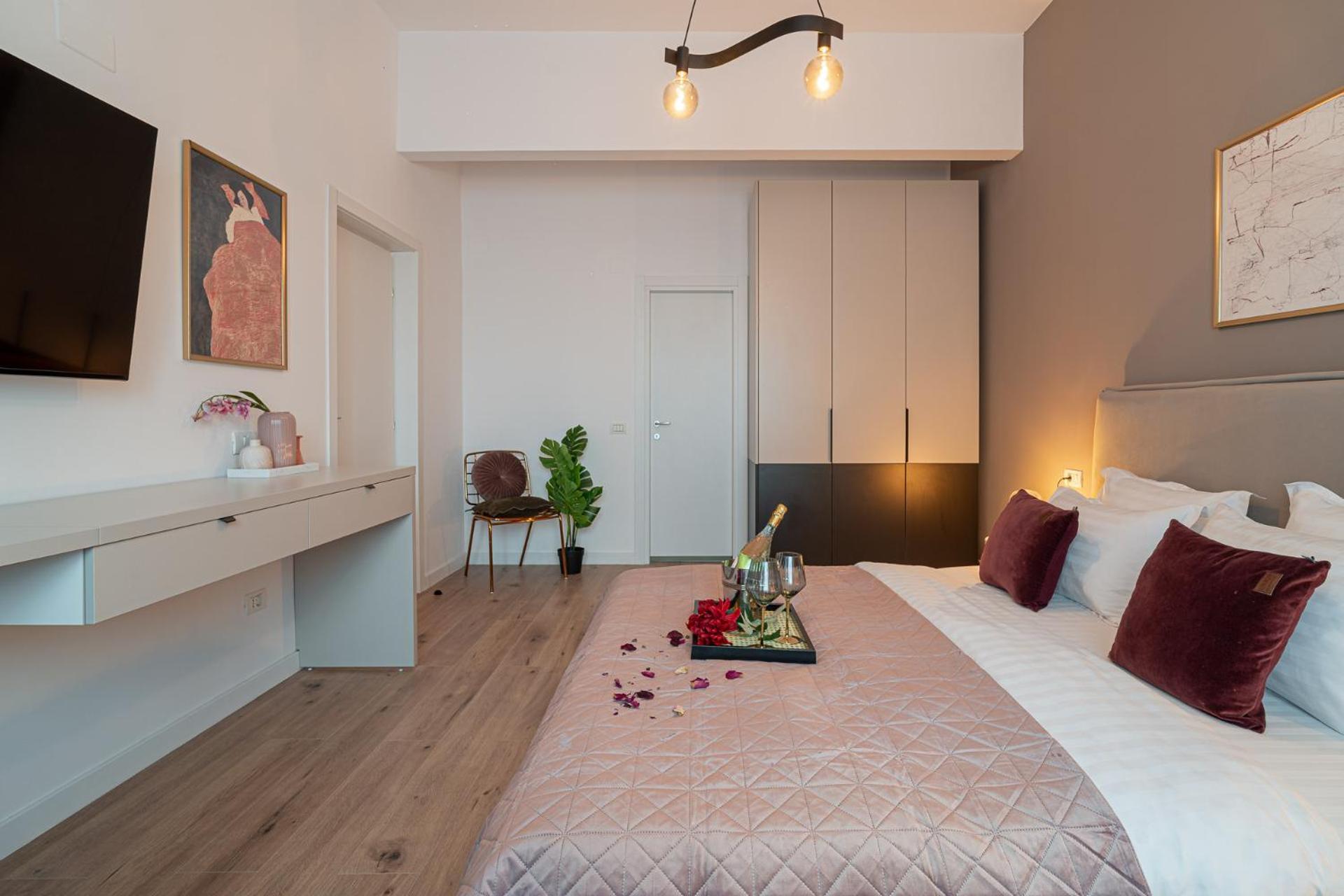 Loggia & Luxe 5Br Penthouse In Universitatii Area 布加勒斯特 外观 照片