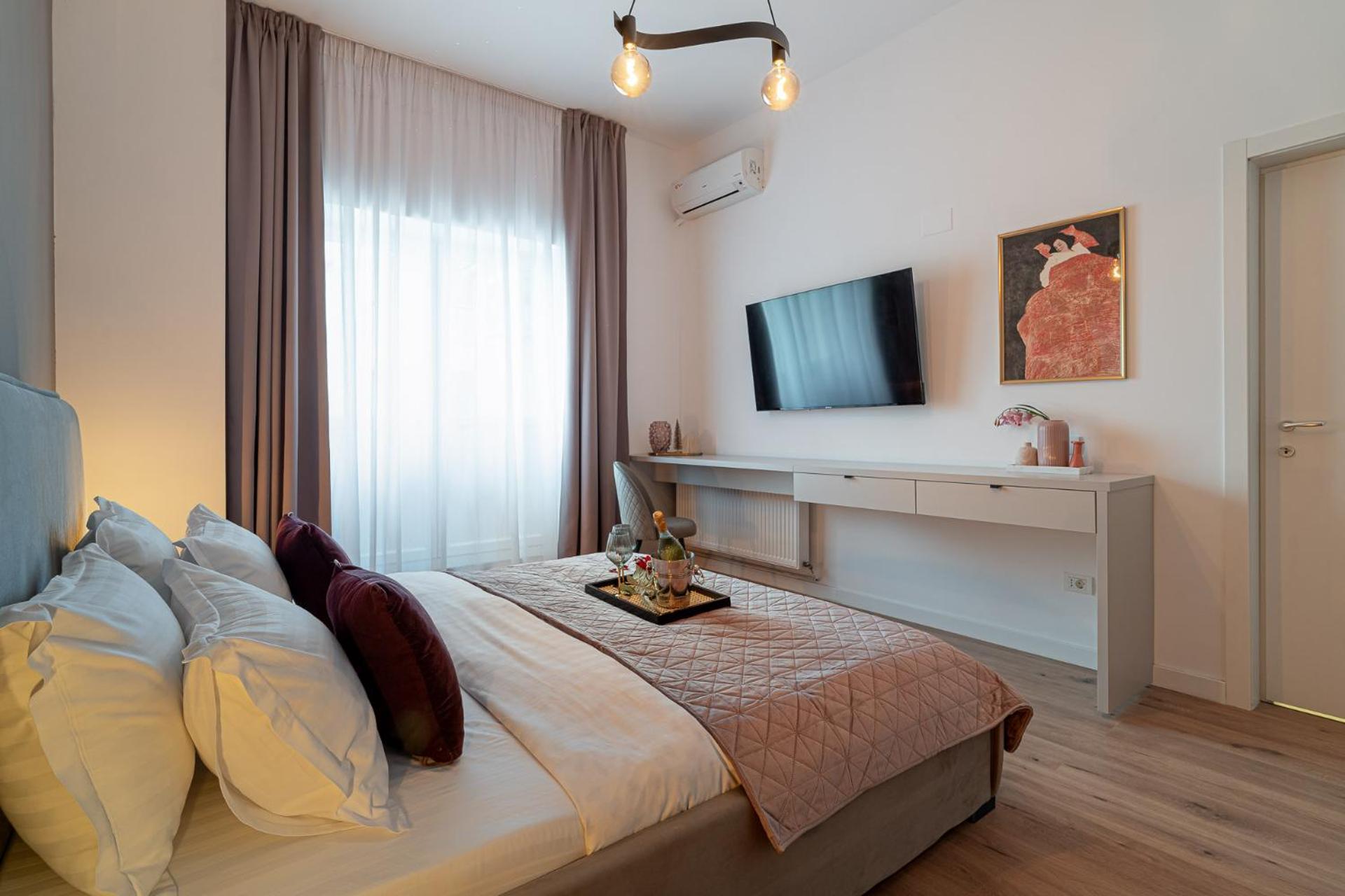 Loggia & Luxe 5Br Penthouse In Universitatii Area 布加勒斯特 外观 照片