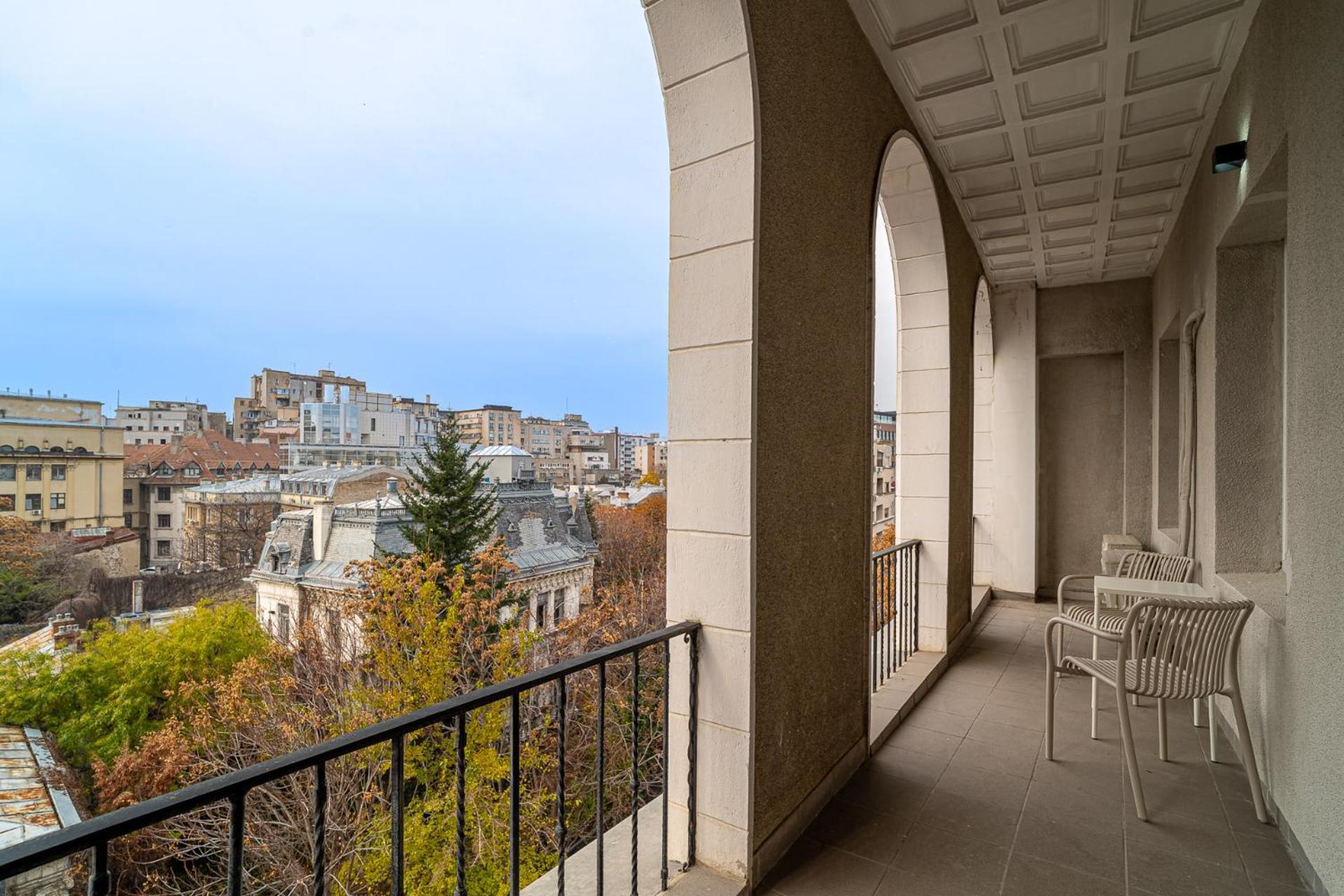 Loggia & Luxe 5Br Penthouse In Universitatii Area 布加勒斯特 外观 照片